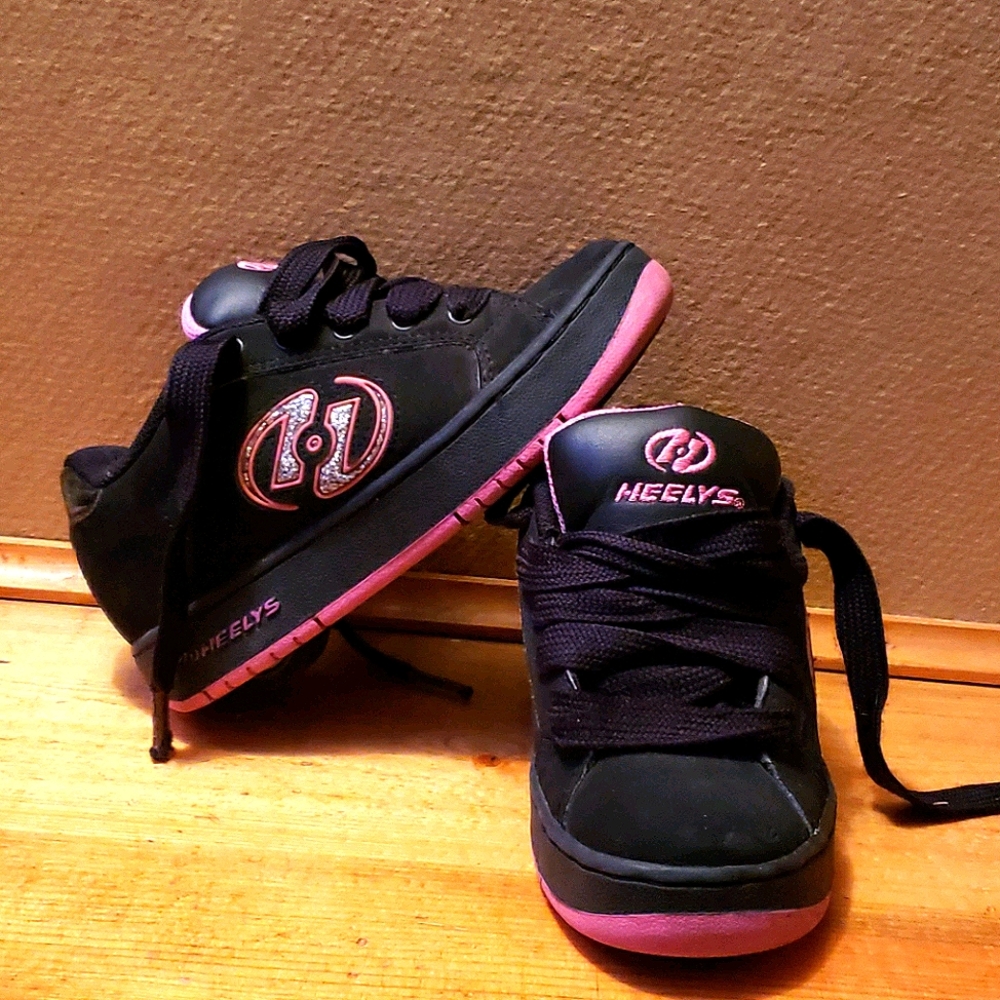 KIDS heelys skate shoes